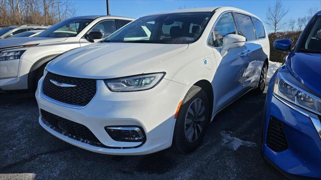 used 2022 Chrysler Pacifica Hybrid car, priced at $24,190