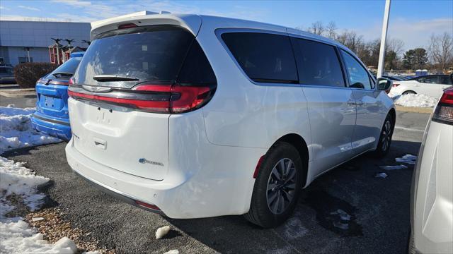 used 2022 Chrysler Pacifica Hybrid car, priced at $24,190