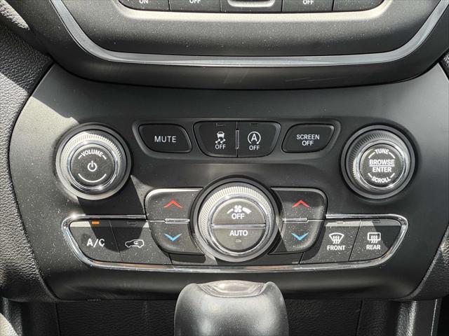 used 2023 Jeep Cherokee car, priced at $24,393