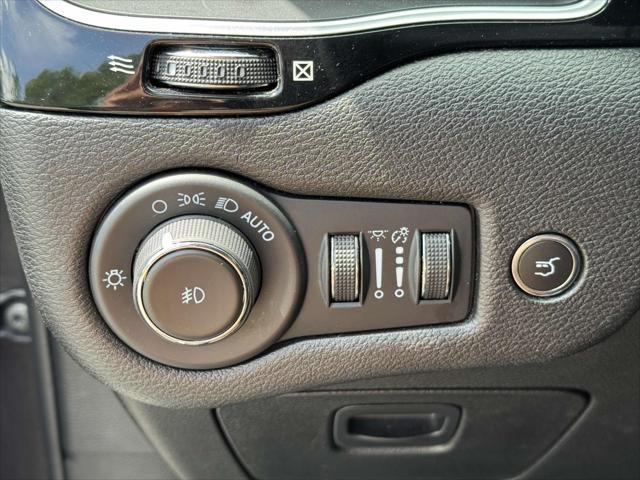 used 2023 Jeep Cherokee car, priced at $24,393