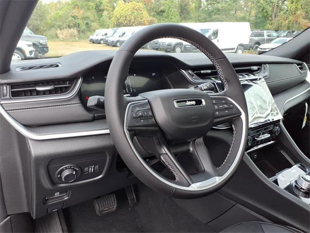 new 2025 Jeep Grand Cherokee car, priced at $38,053