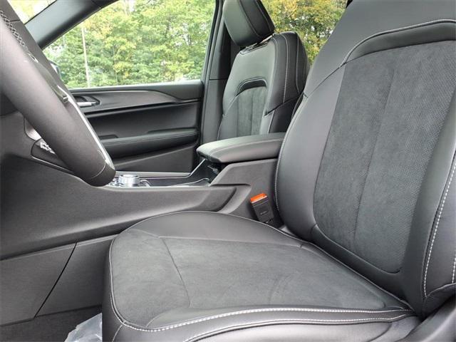 new 2025 Jeep Grand Cherokee car, priced at $38,053