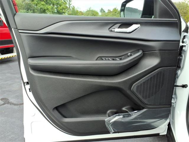 new 2025 Jeep Grand Cherokee car, priced at $38,053