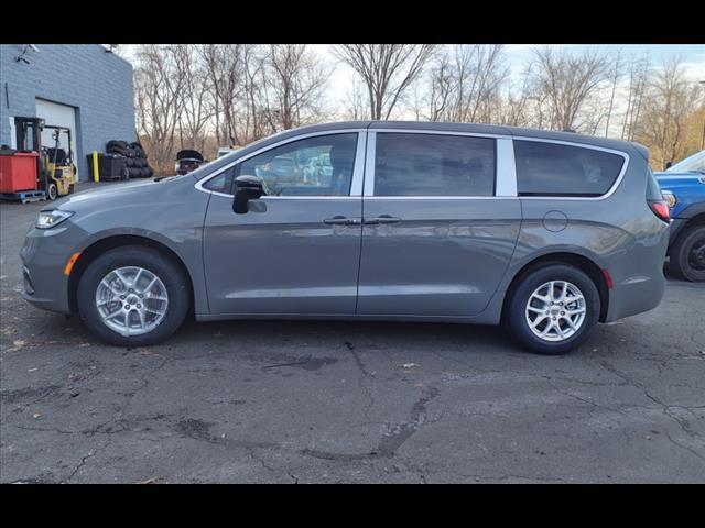 new 2025 Chrysler Pacifica car, priced at $39,224