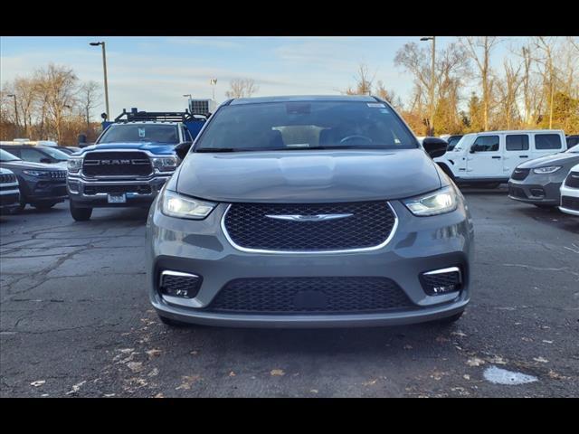 new 2025 Chrysler Pacifica car, priced at $39,224