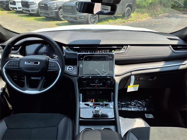 new 2025 Jeep Grand Cherokee car, priced at $41,870