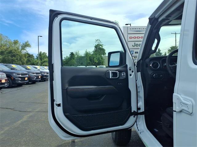 new 2025 Jeep Gladiator car, priced at $45,454