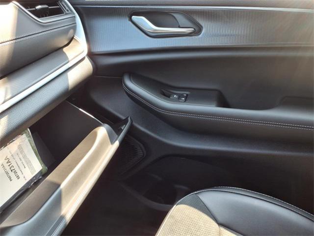 new 2025 Jeep Grand Cherokee car, priced at $39,126