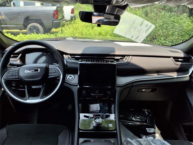 new 2025 Jeep Grand Cherokee car, priced at $39,243