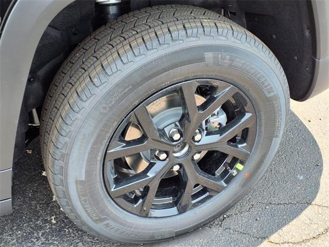 new 2025 Jeep Grand Cherokee car, priced at $39,243