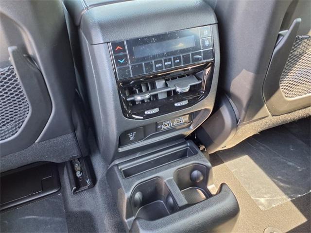 new 2025 Jeep Grand Cherokee L car, priced at $43,072