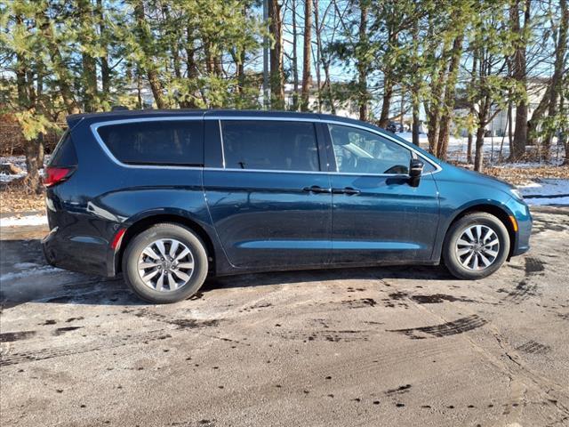 new 2025 Chrysler Pacifica Hybrid car, priced at $35,746