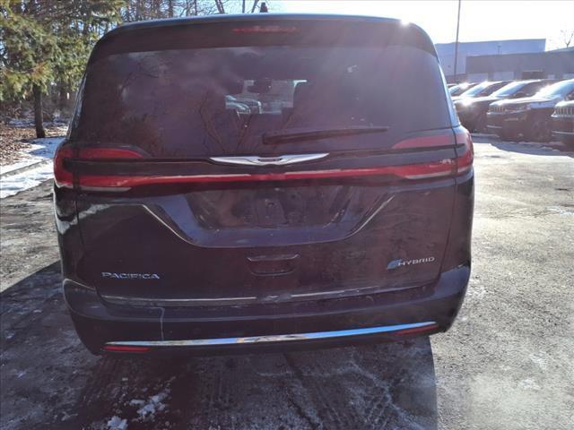 new 2025 Chrysler Pacifica Hybrid car, priced at $35,746