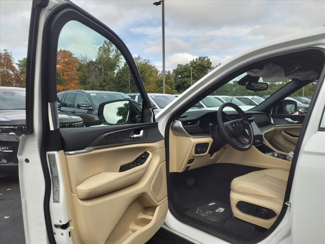 new 2024 Jeep Grand Cherokee car, priced at $42,811