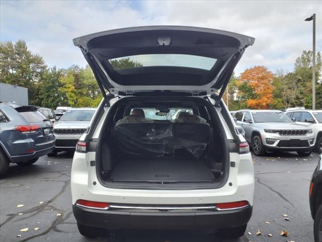 new 2024 Jeep Grand Cherokee car, priced at $42,811