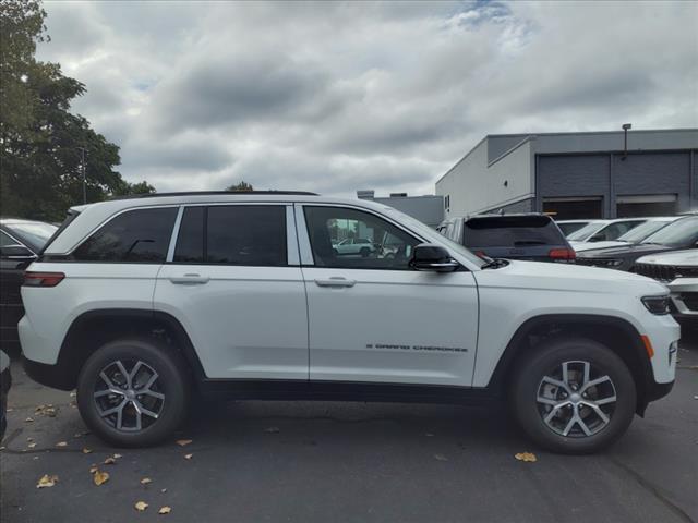 new 2024 Jeep Grand Cherokee car, priced at $42,811