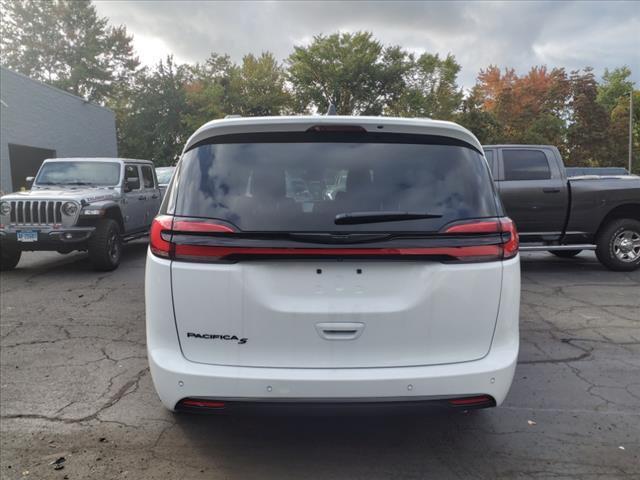 new 2024 Chrysler Pacifica car, priced at $43,450