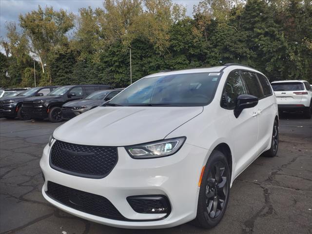 new 2024 Chrysler Pacifica car, priced at $43,450