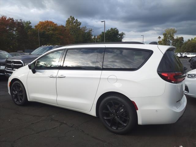 new 2024 Chrysler Pacifica car, priced at $43,450