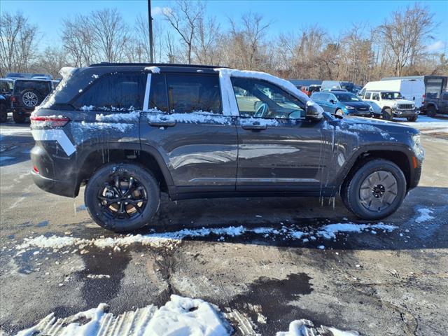 new 2025 Jeep Grand Cherokee car, priced at $37,135