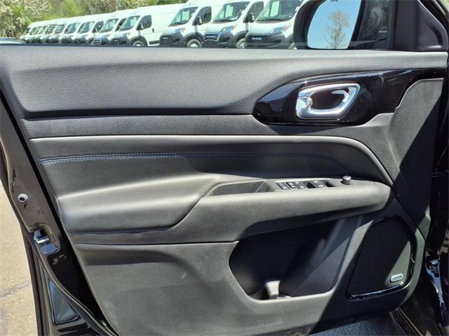 new 2025 Jeep Compass car, priced at $30,725
