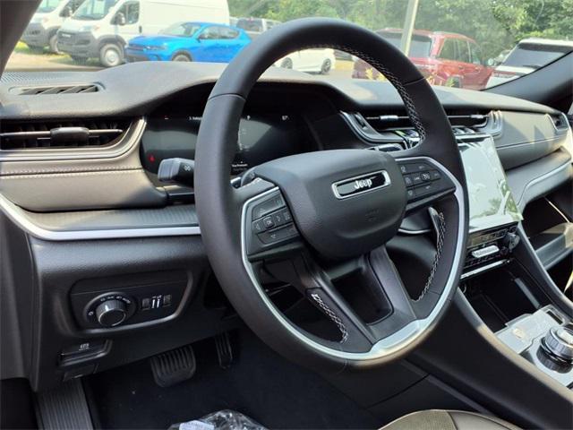 new 2025 Jeep Grand Cherokee car, priced at $38,984