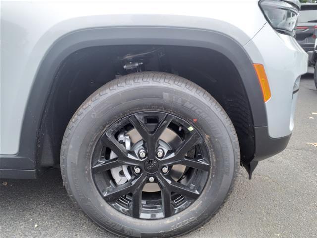 new 2024 Jeep Grand Cherokee car, priced at $41,515