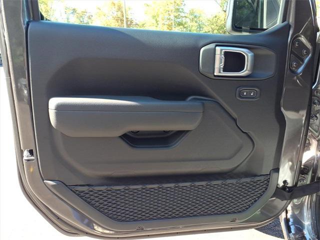 new 2026 Jeep Wrangler car, priced at $40,275