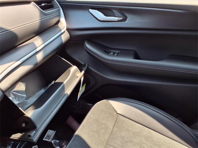 new 2025 Jeep Grand Cherokee L car, priced at $41,707