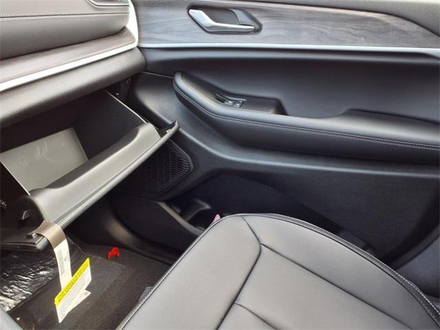 new 2025 Jeep Grand Cherokee car, priced at $44,658