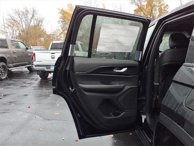 new 2025 Jeep Grand Cherokee car, priced at $37,569