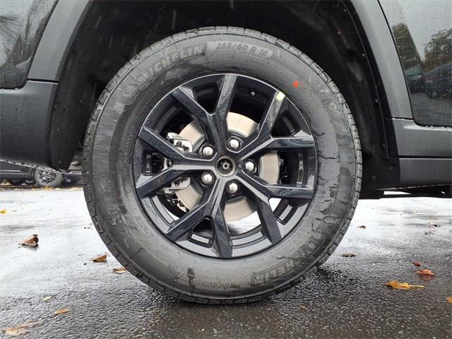 new 2025 Jeep Grand Cherokee car, priced at $37,569