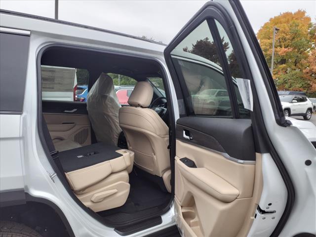 new 2024 Jeep Grand Cherokee L car, priced at $42,408