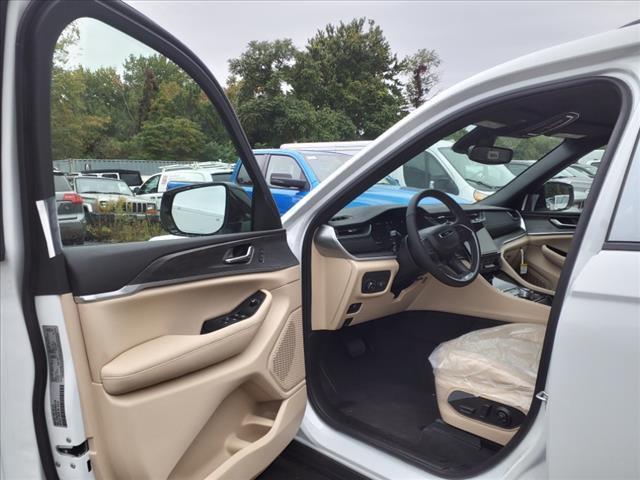 new 2024 Jeep Grand Cherokee L car, priced at $42,408