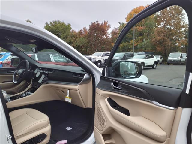 new 2024 Jeep Grand Cherokee L car, priced at $42,408