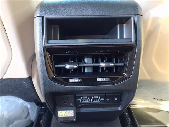 new 2025 Jeep Grand Cherokee car, priced at $41,506