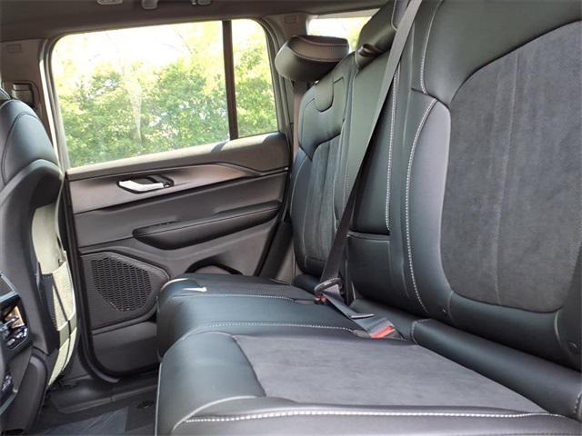 new 2025 Jeep Grand Cherokee car, priced at $38,053