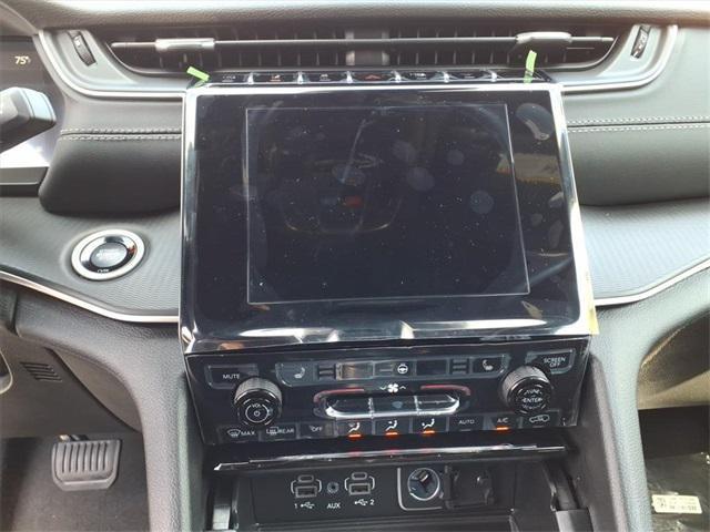 new 2025 Jeep Grand Cherokee car, priced at $38,053