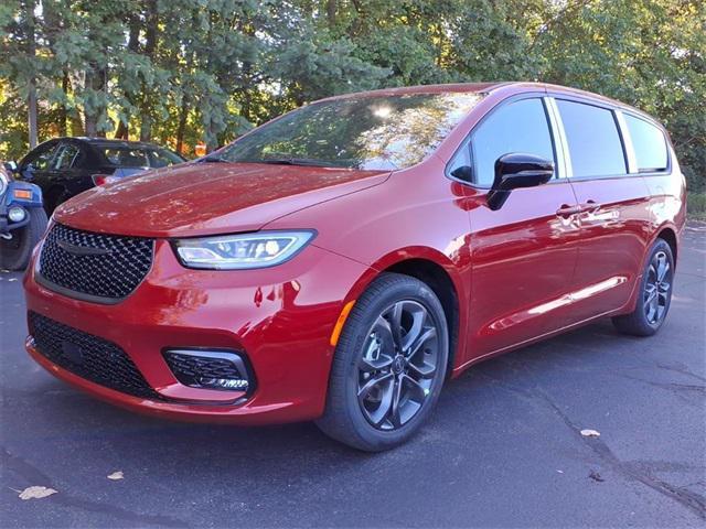 new 2026 Chrysler Pacifica car, priced at $43,285