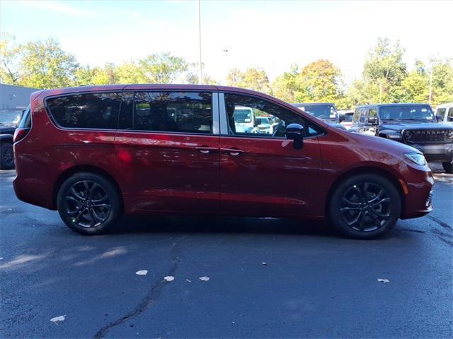 new 2026 Chrysler Pacifica car, priced at $43,285