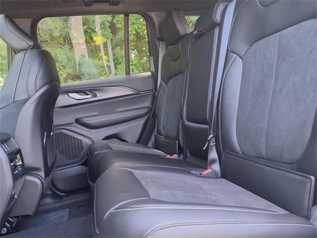 new 2025 Jeep Grand Cherokee car, priced at $38,654