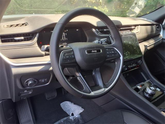 new 2025 Jeep Grand Cherokee car, priced at $38,654