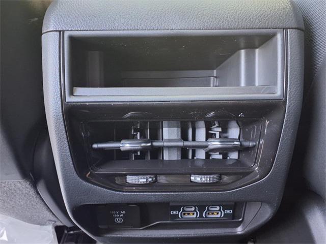 new 2025 Jeep Grand Cherokee car, priced at $38,654