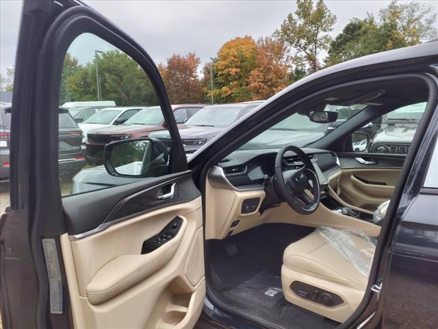 new 2024 Jeep Grand Cherokee L car, priced at $42,944