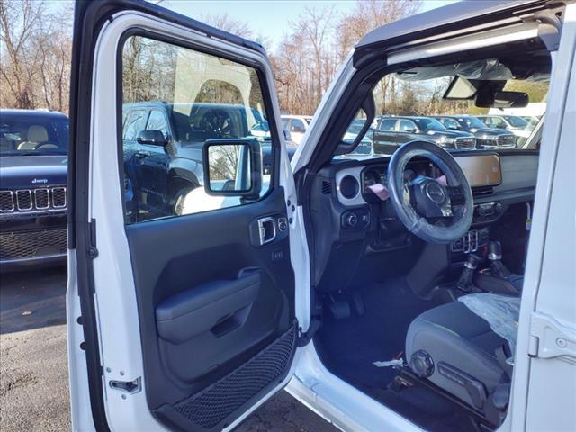 new 2025 Jeep Wrangler car, priced at $40,576