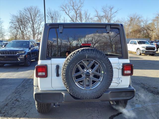 new 2025 Jeep Wrangler car, priced at $40,576