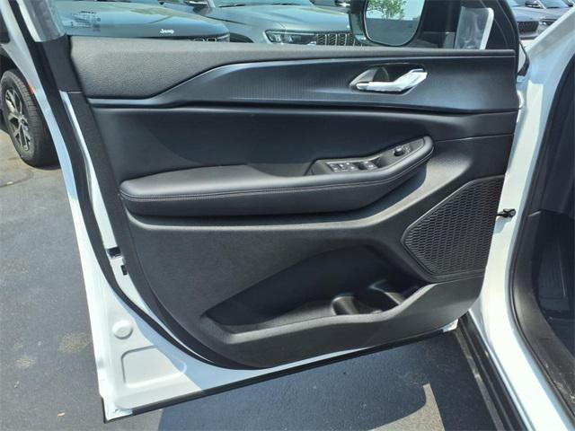 new 2025 Jeep Grand Cherokee car, priced at $41,453