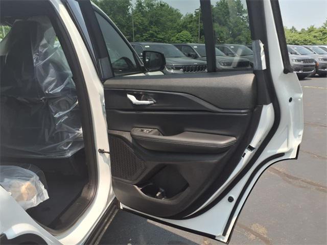 new 2025 Jeep Grand Cherokee car, priced at $41,453