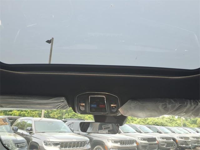 new 2025 Jeep Grand Cherokee car, priced at $41,453