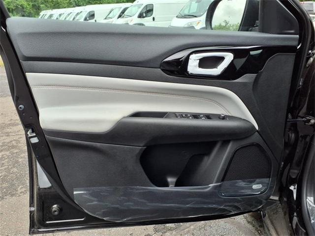 new 2025 Jeep Compass car, priced at $34,068